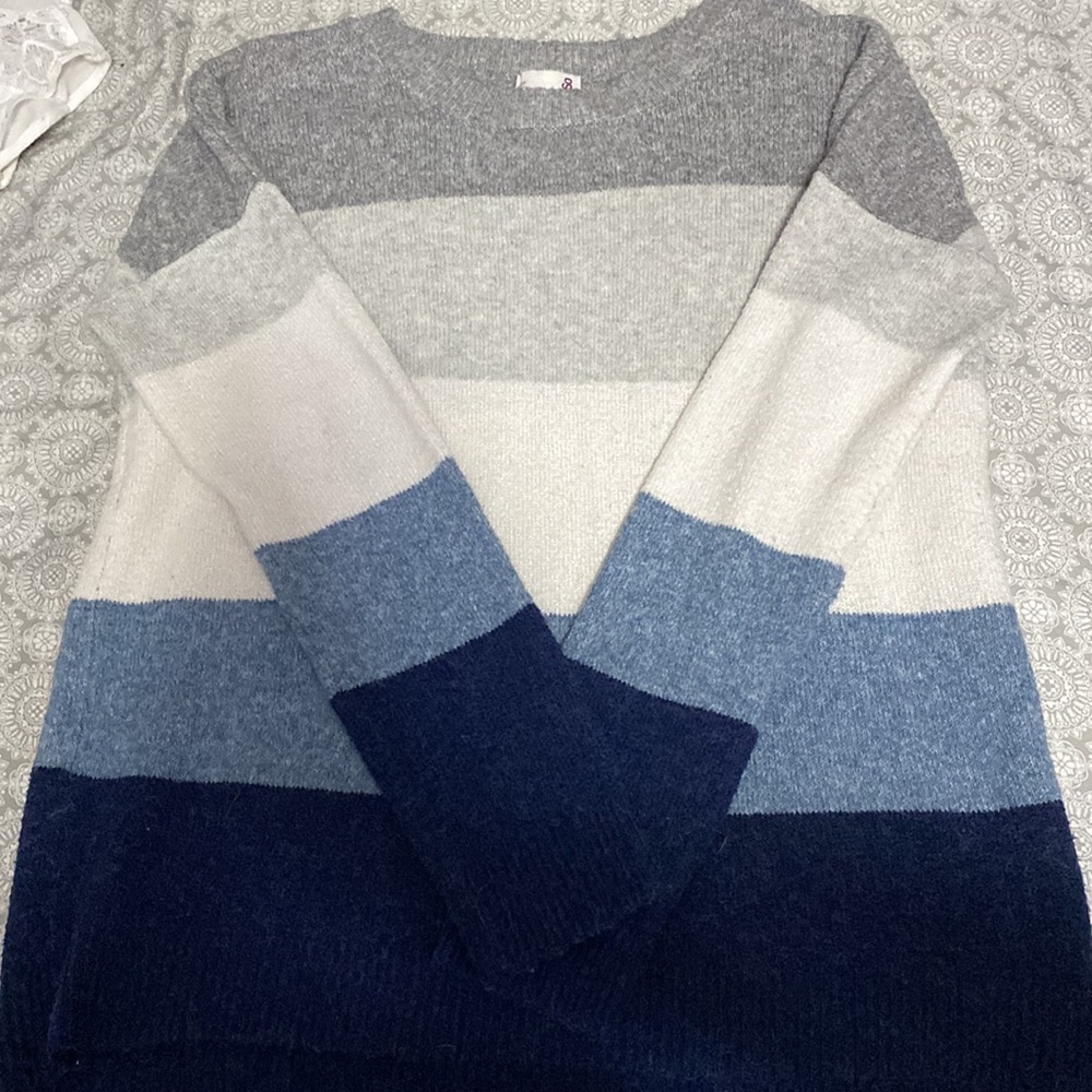 sweater - Picture 2 of 5